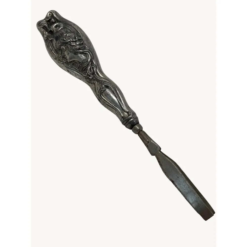 Cameo Tweezers c1900 Art Nouveau Embossed‎ Vintage Beauty Vanity Accessory